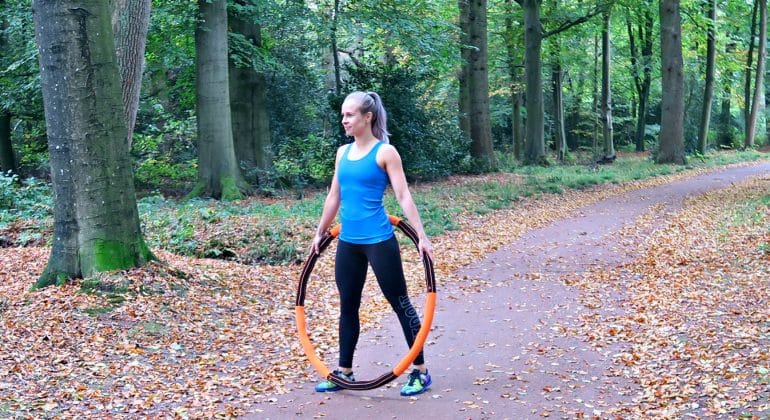 thuis-sporten-met-de-bodyhoop